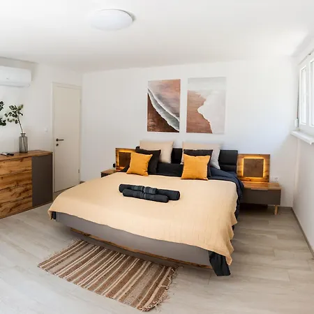 Luxury House Ii With Jacuzzi Holiday home