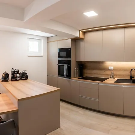 Luxury House Ii With Jacuzzi * מאנדרה