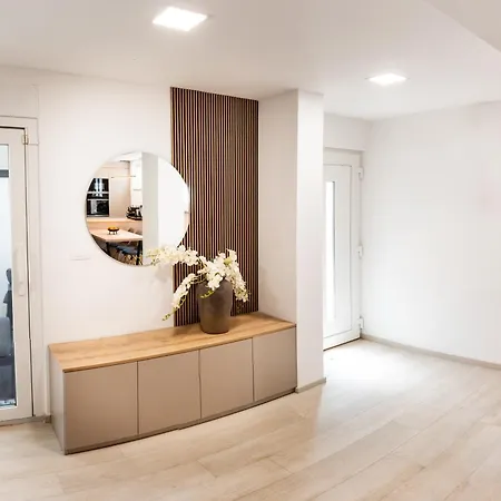 Luxury House Ii With Jacuzzi בית נופש מאנדרה