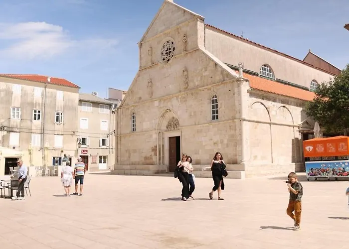 Luxury House Ii With Jacuzzi בית נופש מאנדרה