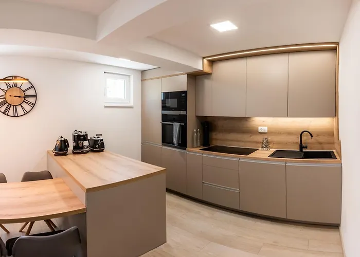 Luxury House Ii With Jacuzzi * מאנדרה