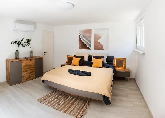Luxury House Ii With Jacuzzi Ferienhaus
