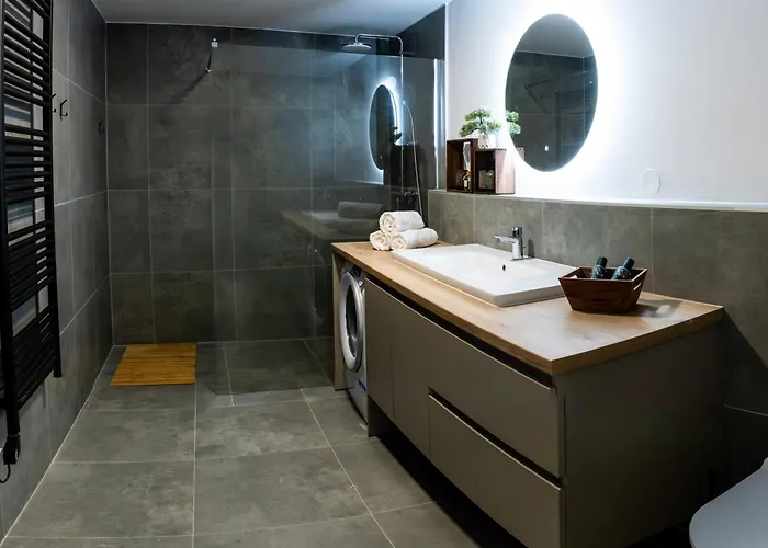 Luxury House Ii With Jacuzzi Ferienhaus