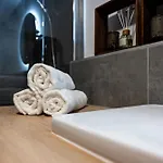Holiday home Luxury House Ii With Jacuzzi