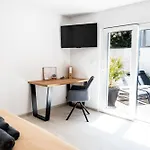 Luxury House Ii With Jacuzzi Holiday home