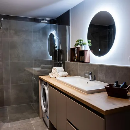 Luxury House Ii With Jacuzzi Мандре