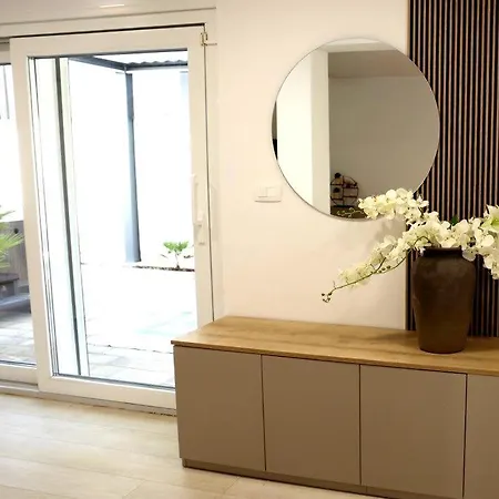 Дом отдыха Luxury House Ii With Jacuzzi Мандре