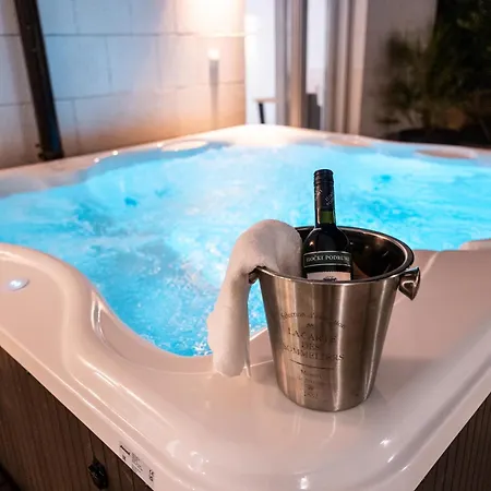 Luxury House Ii With Jacuzzi Дом отдыха