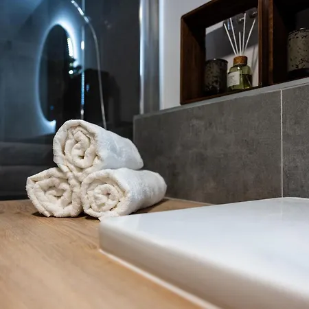Дом отдыха Luxury House Ii With Jacuzzi