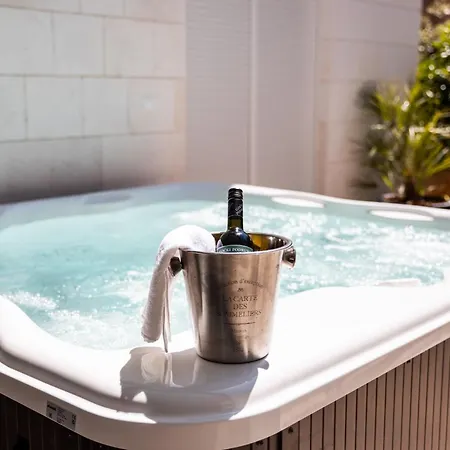 Luxury House Ii With Jacuzzi